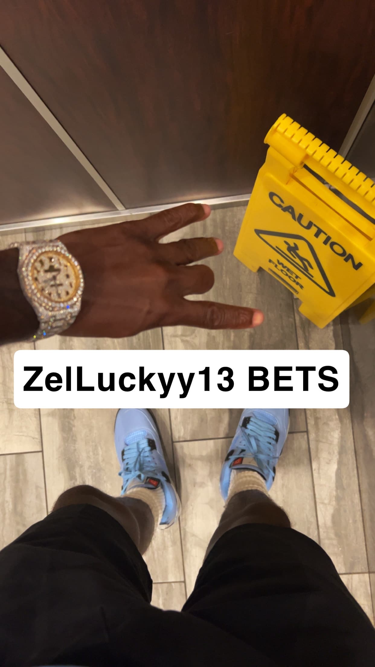 zelluckyy13 logo