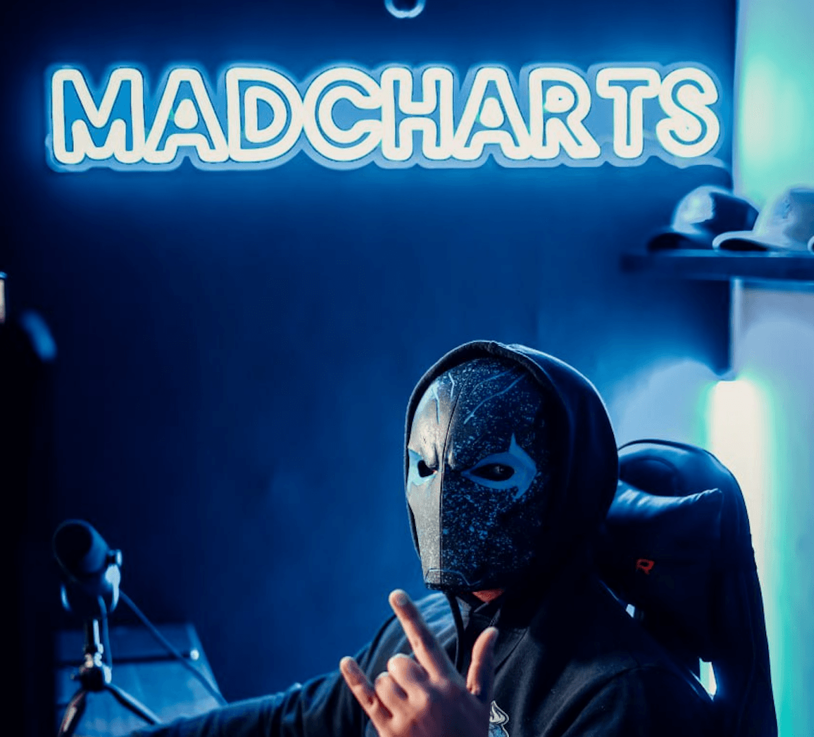 MadCharts logo